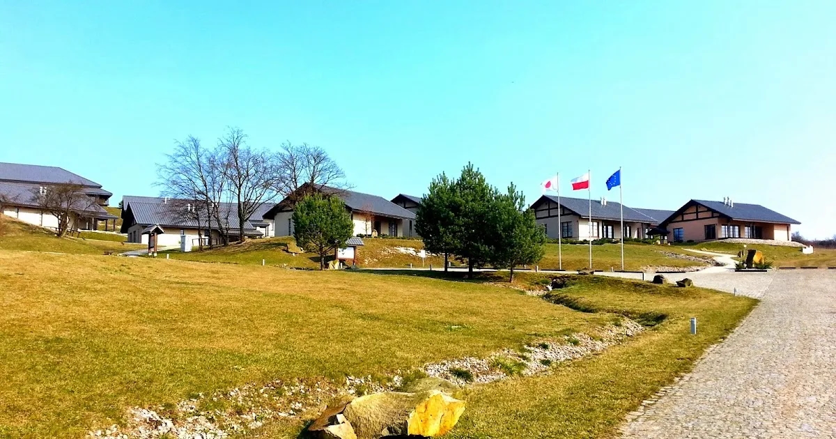 Kto jest właścicielem dojo stara wieś? Poznaj zarząd i historię