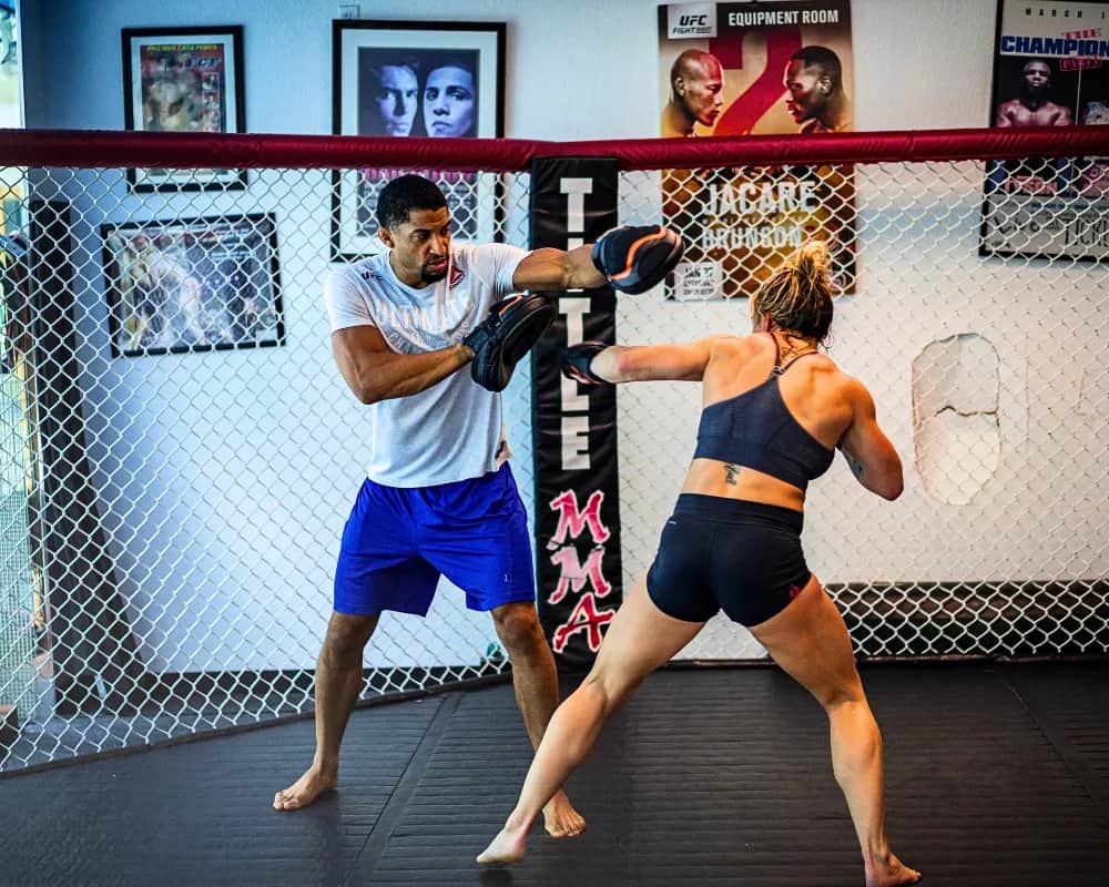 Na czym polega MMA? Poznaj zasady i techniki mieszanych sztuk walki