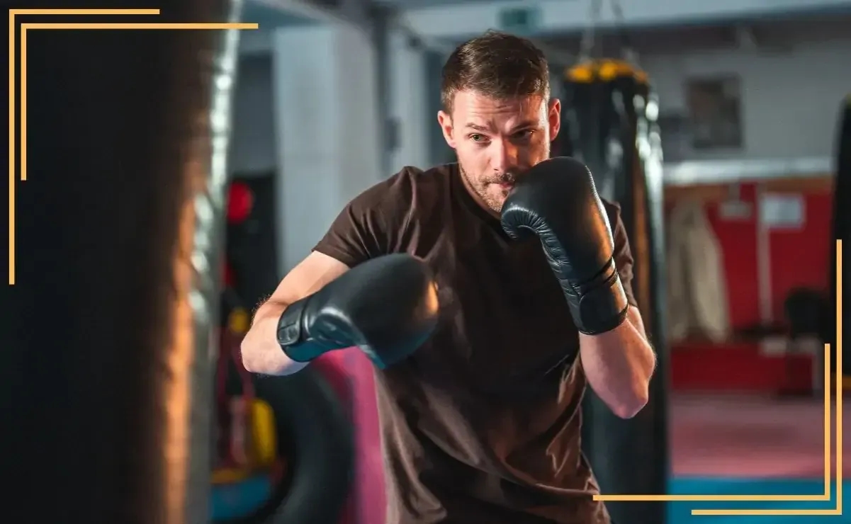 Siłownia czy sztuki walki: co lepsze dla Twojej sylwetki i zdrowia?