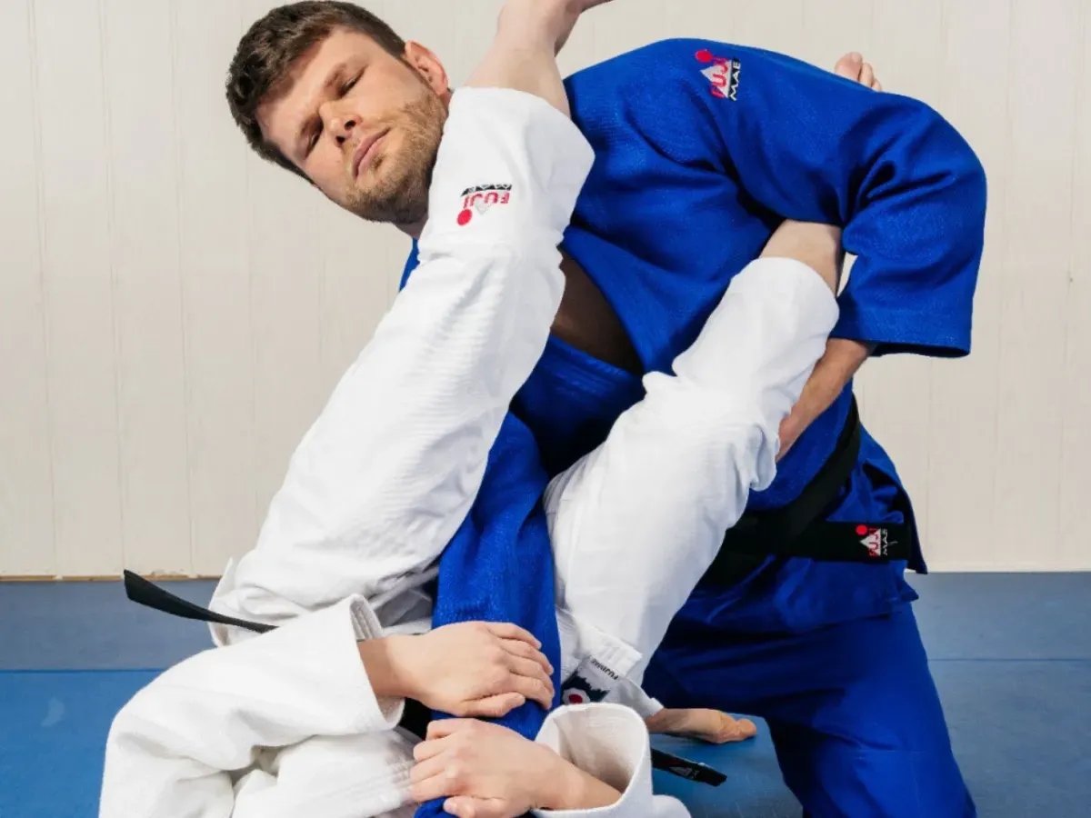 Sporty walki jakie są: poznaj różnice i techniki popularnych dyscyplin