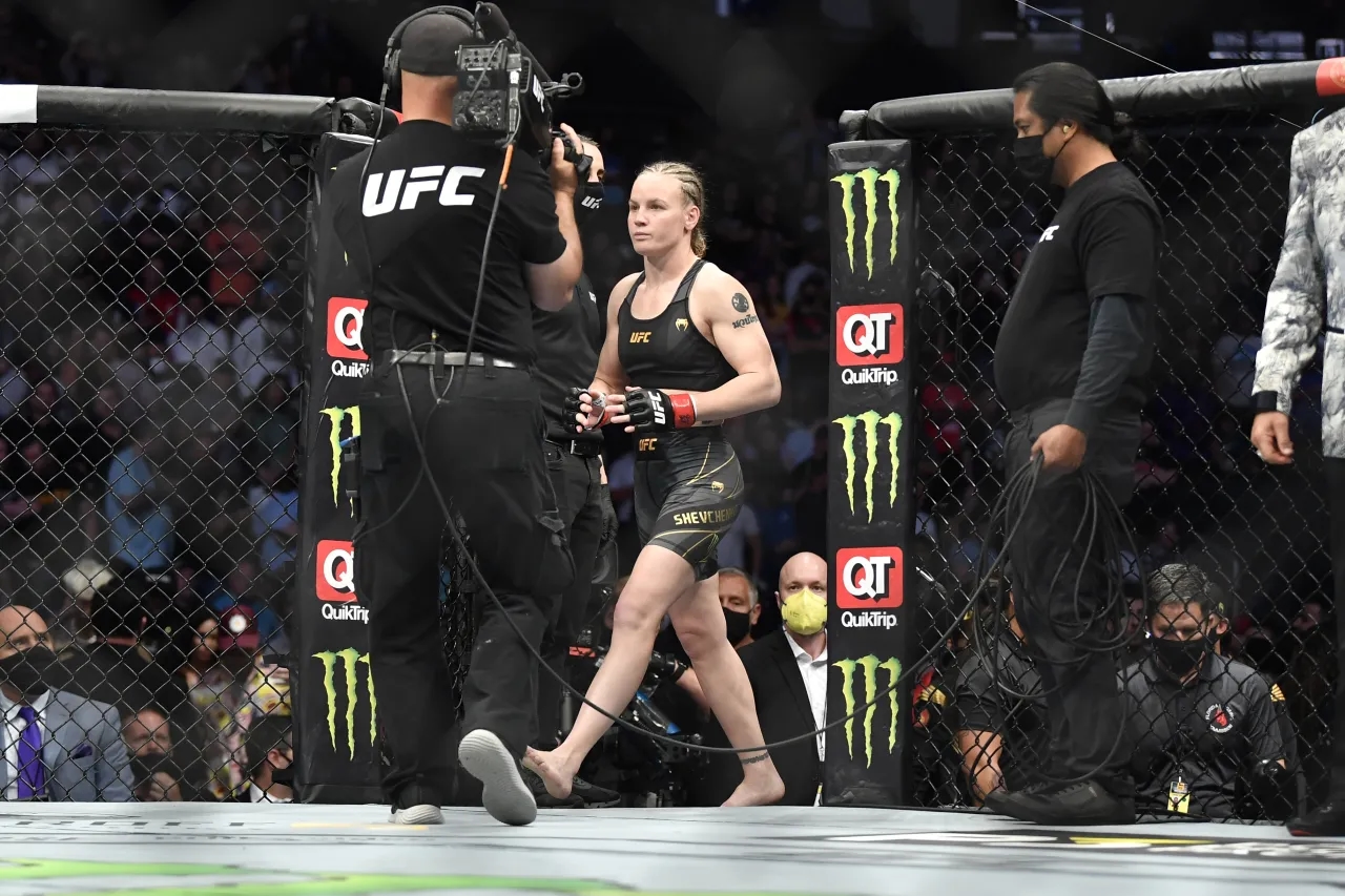 Waga piórkowa kobiet ile kg – poznaj kluczowe informacje o UFC