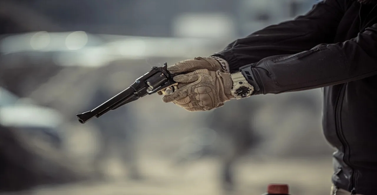 Co to jest broń czarnoprochowa? Poznaj jej historię i zastosowanie