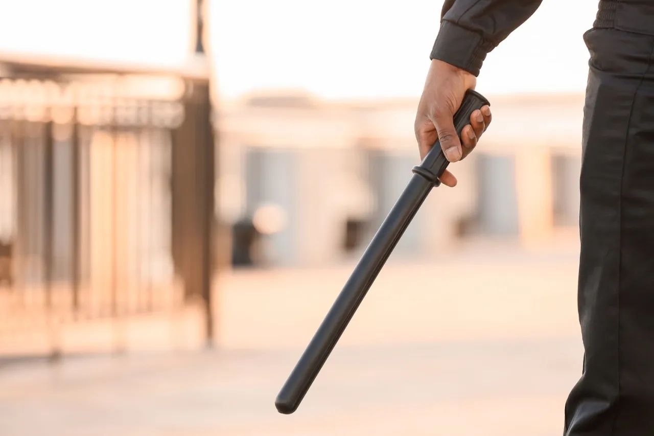 Czy posiadanie pałki teleskopowej jest legalne? Sprawdź przepisy i zasady