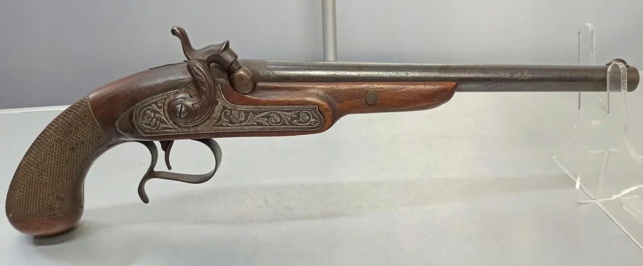 Czy broń czarnoprochowa jest legalna? Poznaj ważne przepisy i ograniczenia