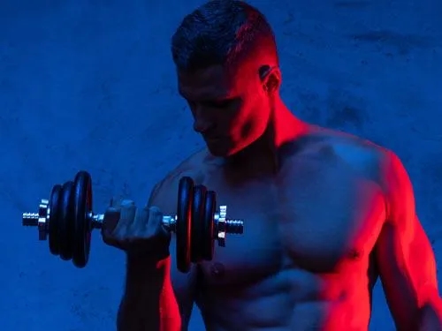 Ile czasu przed treningiem brać przedtreningówkę, by nie stracić energii?