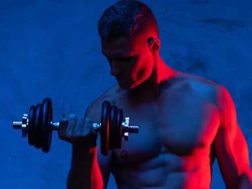 Ile czasu przed treningiem brać przedtreningówkę, by nie stracić energii?