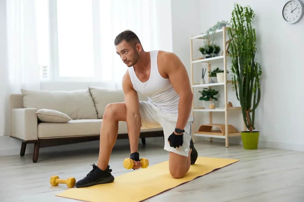 Jak ćwiczyć w domu: proste sposoby na efektywny trening bez sprzętu