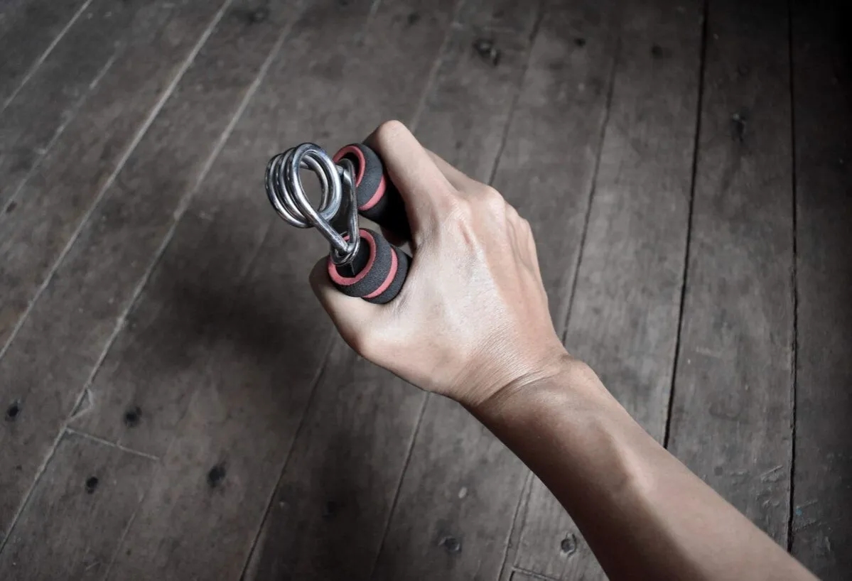 Jak ćwiczyć ze ściskaczem do rąk, aby osiągnąć lepsze wyniki